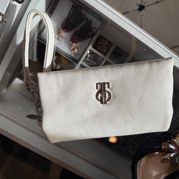 Jennifer Lopez Cream/White Magnetic Flap Wristlet - Picture 2 of 4